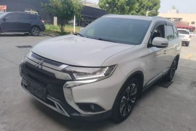 Used Mitsubishi Outlander 2019 2.0L Two-Wheel Drive Comfort Edition 7 Seats China V Emission Standard
