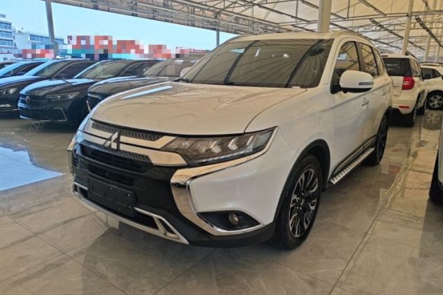Used Mitsubishi Outlander 2019 2.4L 4x4 Zhi Xiang Edition 5 Seats China VI Standard