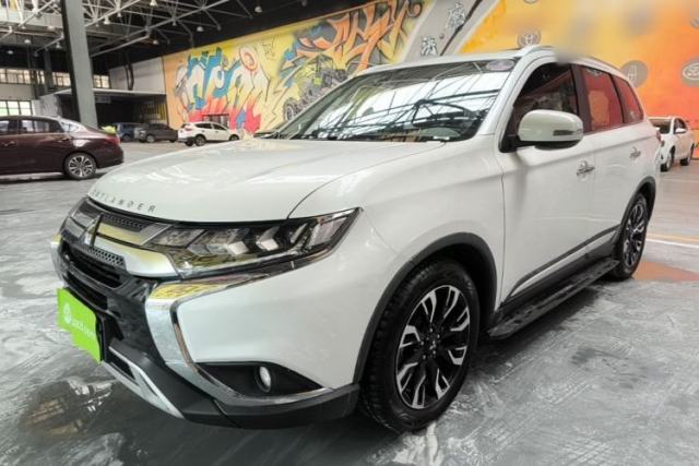 Used Mitsubishi Outlander 2019 2.4L 4x4 Zhi Xiang Edition 5 Seats China VI Standard