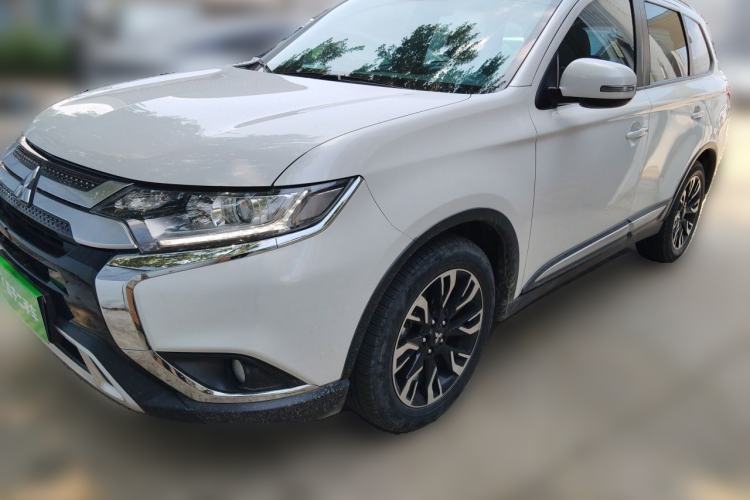 Mitsubishi Outlander 2019 2.0L Two-Wheel Drive Comfort Edition 5 Seats China V Standard usata Guazi used car, China used car export, Used car for sale, Used  cars, Cheapest cars for sale