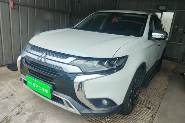 Used Mitsubishi Outlander 2019 2.4L 4x4 Zhi Xiang Edition 7 Seats China VI Standard