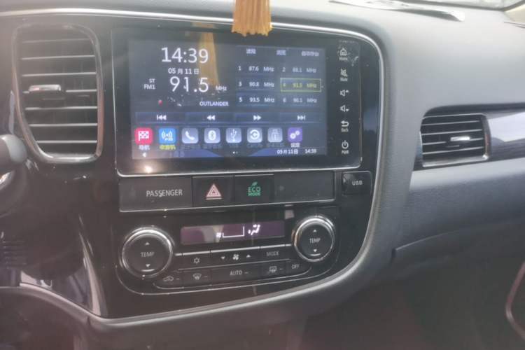 Used Mitsubishi Outlander 2019 2.0L Two-Wheel Drive Comfort Edition 7 Seats China V Emission Standard Audio And AC Panel