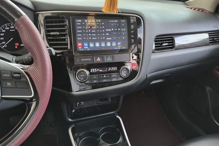Used Mitsubishi Outlander 2019 2.0L Two-Wheel Drive Comfort Edition 5 Seats China VI Standard Audio And AC Panel