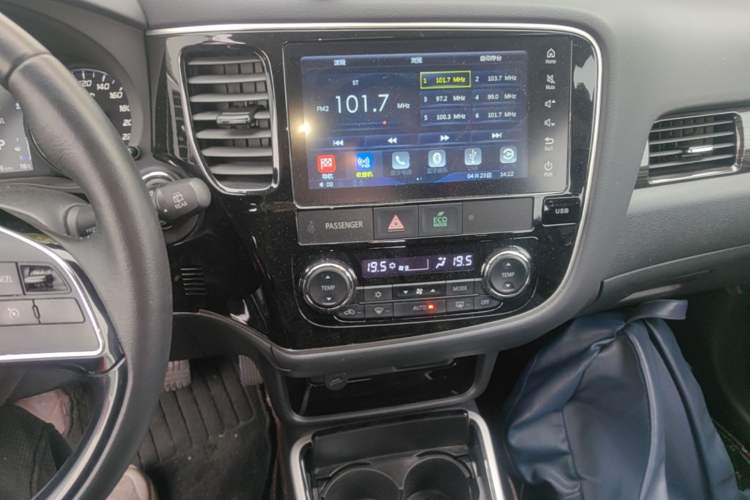 Used Mitsubishi Outlander 2019 2.0L Two-Wheel Drive Comfort Edition 5 Seats China VI Standard Audio And AC Panel
