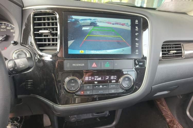 Used Mitsubishi Outlander 2019 2.0L Two-Wheel Drive Comfort Edition 5 Seats China VI Standard Audio And AC Panel