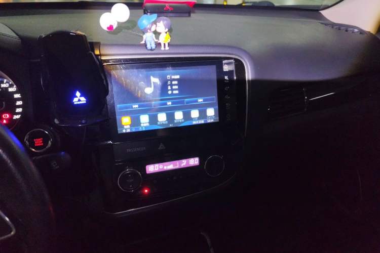 Used Mitsubishi Outlander 2019 2.0L Two-Wheel Drive Comfort Edition 5 Seats China VI Standard Audio And AC Panel