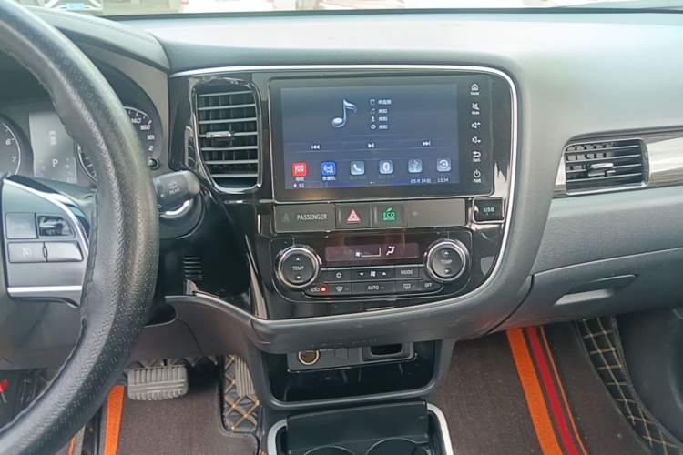 Used Mitsubishi Outlander 2019 2.0L Two-Wheel Drive Comfort Edition 5 Seats China V Standard Audio And AC Panel