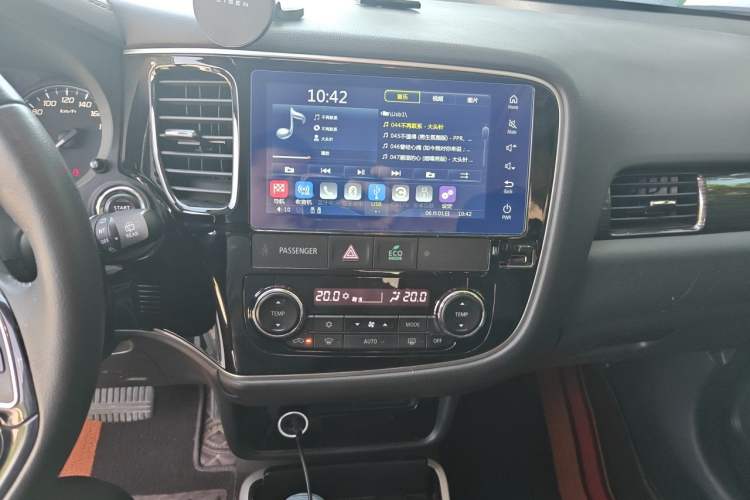 Used Mitsubishi Outlander 2019 2.0L Two-Wheel Drive Comfort Edition 5 Seats China VI Standard Audio And AC Panel