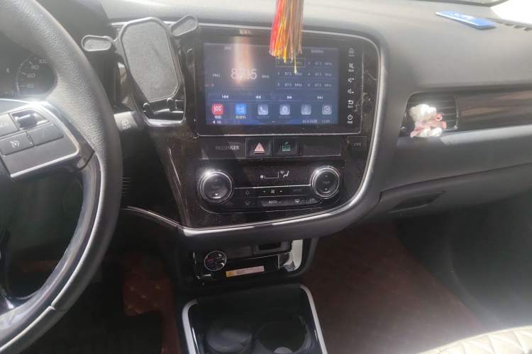 Used Mitsubishi Outlander 2019 2.0L Two-Wheel Drive Comfort Edition 5 Seats China VI Standard Audio And AC Panel