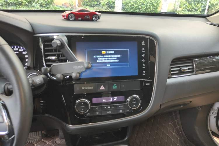 Used Mitsubishi Outlander 2019 2.0L Two-Wheel Drive Comfort Edition 5 Seats China VI Standard Audio And AC Panel