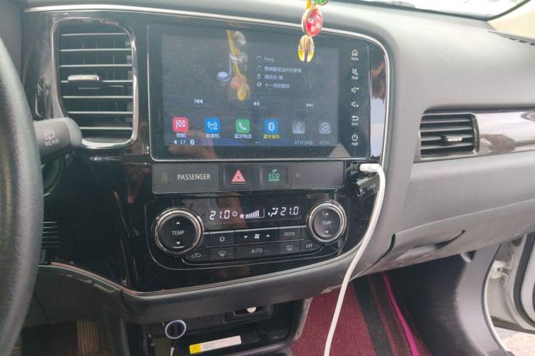 Used Mitsubishi Outlander 2019 2.0L Two-Wheel Drive Comfort Edition 5 Seats China VI Standard Audio And AC Panel