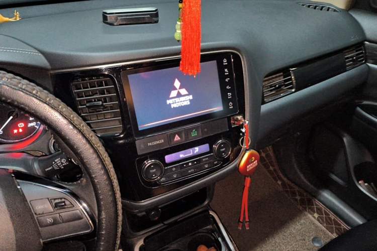 Used Mitsubishi Outlander 2019 2.0L Two-Wheel Drive Comfort Edition 5 Seats China VI Standard Audio And AC Panel