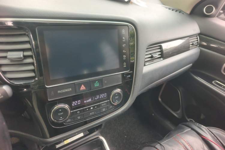Used Mitsubishi Outlander 2019 2.0L Two-Wheel Drive Comfort Edition 5 Seats China V Standard Audio And AC Panel