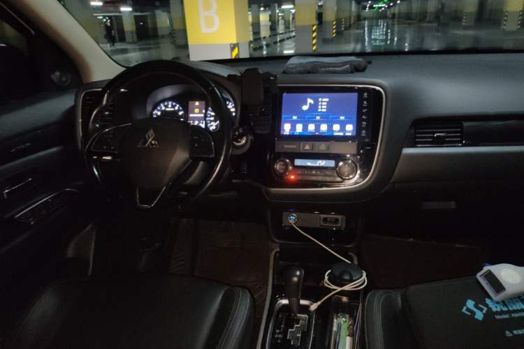 Used Mitsubishi Outlander 2019 2.0L Two-Wheel Drive Comfort Edition 5 Seats China V Standard Audio And AC Panel