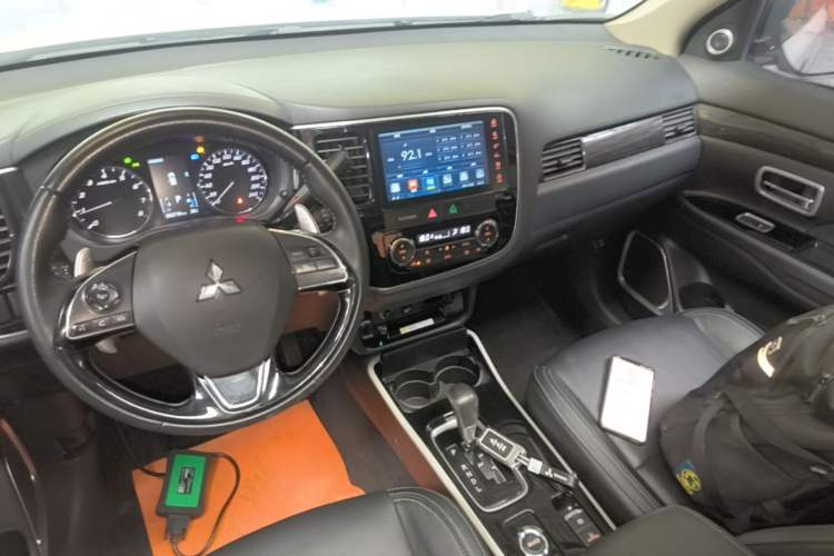 Used Mitsubishi Outlander 2019 2.4L 4x4 Zhi Xiang Edition 5 Seats China VI Standard Audio And AC Panel