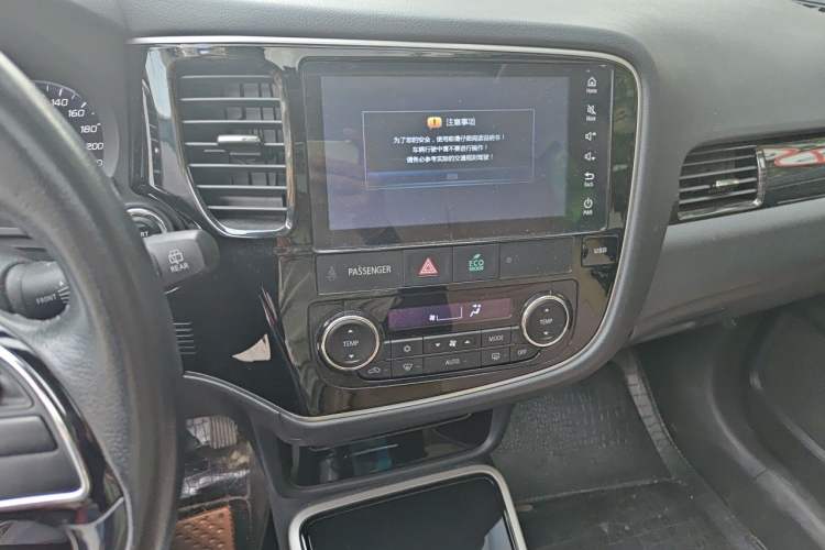Used Mitsubishi Outlander 2019 2.0L Two-Wheel Drive Comfort Edition 5 Seats China V Standard Audio And AC Panel