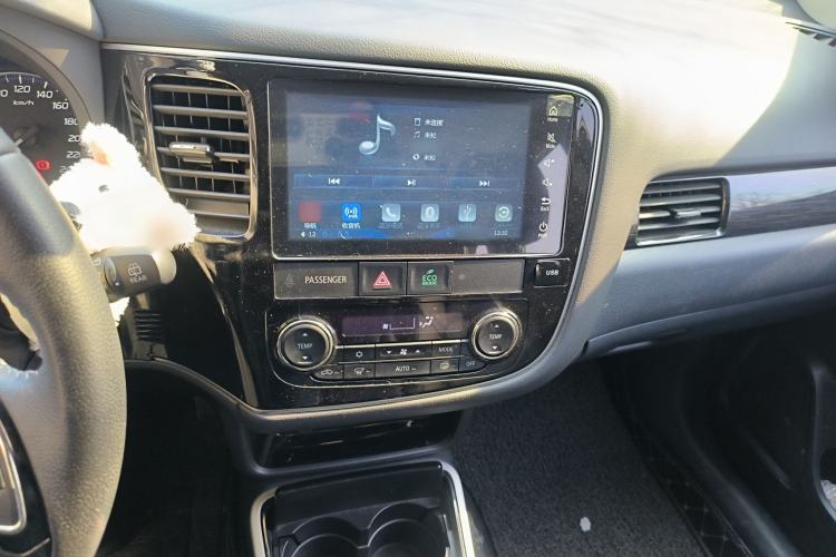 Used Mitsubishi Outlander 2019 2.0L Two-Wheel Drive Comfort Edition 5 Seats China VI Standard Audio And AC Panel