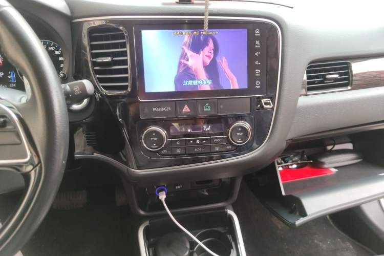 Used Mitsubishi Outlander 2019 2.4L 4x4 Zhi Xiang Edition 5 Seats China V Emission Standard Audio And AC Panel