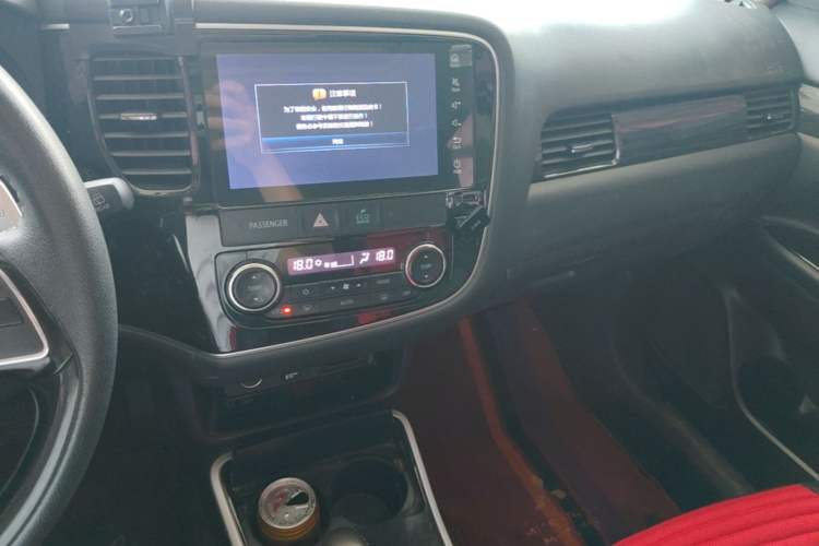Used Mitsubishi Outlander 2019 2.4L 4x4 Zhi Xiang Edition 7 Seats China V Emission Standard Audio And AC Panel