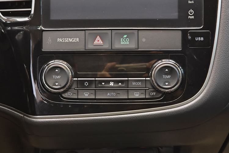 Used Mitsubishi Outlander 2019 2.0L Two-Wheel Drive Comfort Edition 5 Seats China VI Standard Audio And AC Panel