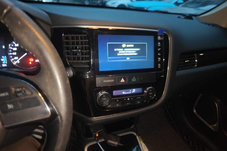 Used Mitsubishi Outlander 2019 2.0L Two-Wheel Drive Comfort Edition 7-Seater China VI Standard Audio And AC Panel