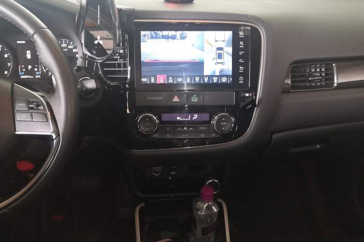 Used Mitsubishi Outlander 2019 2.4L 4x4 Zhi Xiang Edition 5 Seats China VI Standard Audio And AC Panel