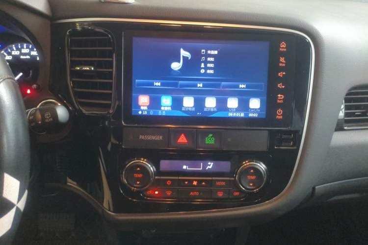 Used Mitsubishi Outlander 2019 2.0L Two-Wheel Drive Comfort Edition 5 Seats China V Standard Audio And AC Panel