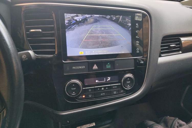 Used Mitsubishi Outlander 2019 2.0L Two-Wheel Drive Comfort Edition 5 Seats China V Standard Audio And AC Panel
