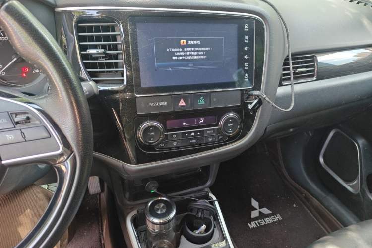 Used Mitsubishi Outlander 2019 2.0L Two-Wheel Drive Comfort Edition 5 Seats China V Standard Audio And AC Panel