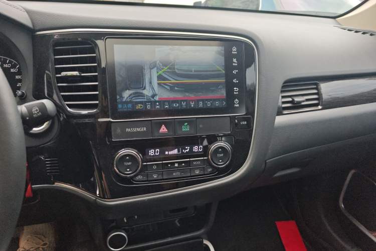 Used Mitsubishi Outlander 2019 2.0L Two-Wheel Drive Comfort Edition 5 Seats China VI Standard Audio And AC Panel
