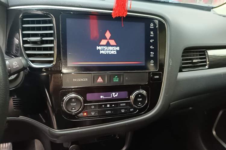 Used Mitsubishi Outlander 2019 2.0L Two-Wheel Drive Comfort Edition 5 Seats China VI Standard Audio And AC Panel