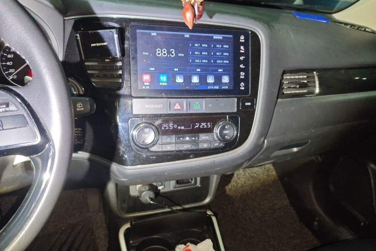 Used Mitsubishi Outlander 2019 2.4L 4x4 Zhi Xiang Edition 7 Seats China V Emission Standard Audio And AC Panel
