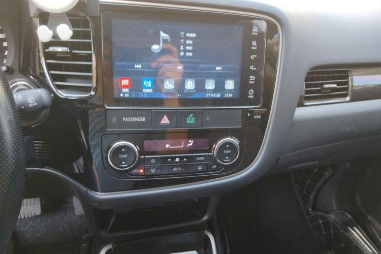 Used Mitsubishi Outlander 2019 2.0L Two-Wheel Drive Comfort Edition 5 Seats China VI Standard Audio And AC Panel
