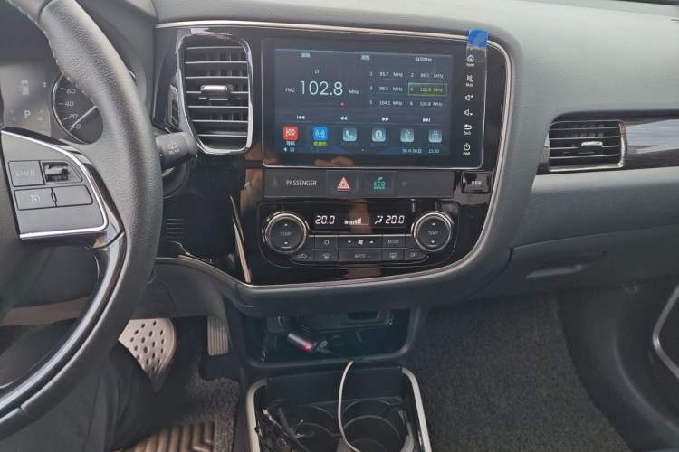 Used Mitsubishi Outlander 2019 2.0L Two-Wheel Drive Comfort Edition 7-Seater China VI Standard Audio And AC Panel
