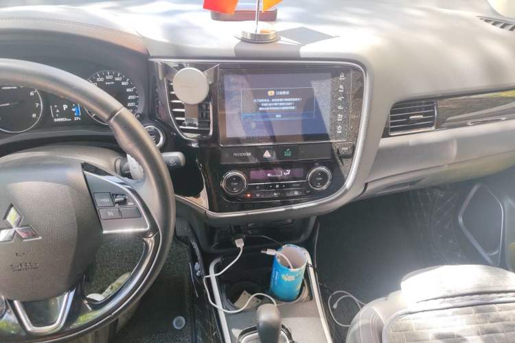 Used Mitsubishi Outlander 2019 2.4L 4x4 Zhi Xiang Edition 5 Seats China V Emission Standard Audio And AC Panel