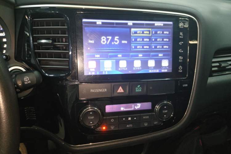 Used Mitsubishi Outlander 2019 2.4L 4x4 Zhi Xiang Edition 5 Seats China V Emission Standard Audio And AC Panel
