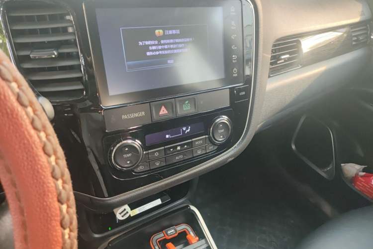 Used Mitsubishi Outlander 2019 2.0L Two-Wheel Drive Comfort Edition 5 Seats China VI Standard Audio And AC Panel