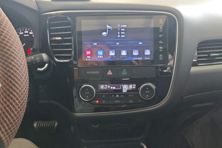 Used Mitsubishi Outlander 2019 2.0L Two-Wheel Drive Comfort Edition 5 Seats China V Standard Audio And AC Panel