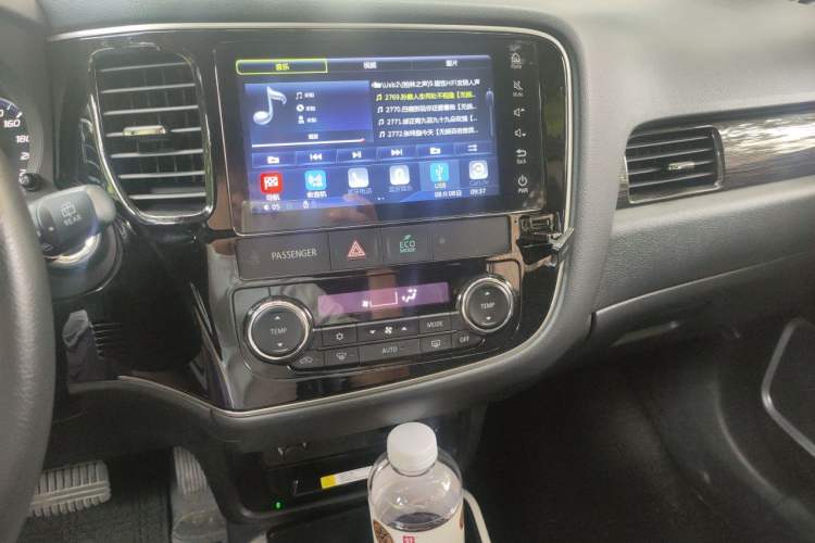 Used Mitsubishi Outlander 2019 2.0L Two-Wheel Drive Comfort Edition 5 Seats China VI Standard Audio And AC Panel