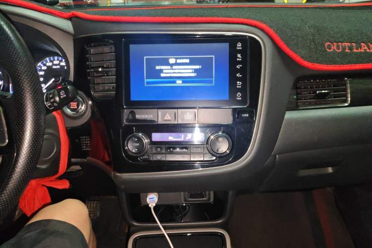 Used Mitsubishi Outlander 2019 2.0L Two-Wheel Drive Comfort Edition 7-Seater China VI Standard Audio And AC Panel