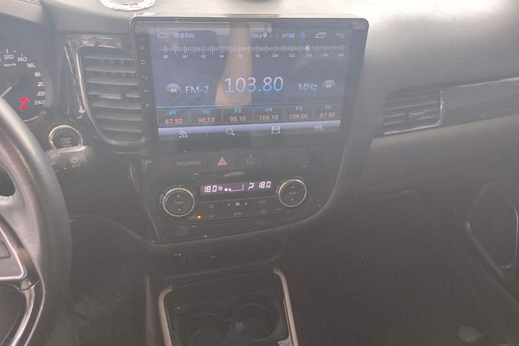 Used Mitsubishi Outlander 2019 2.0L Two-Wheel Drive Comfort Edition 5 Seats China V Standard Audio And AC Panel