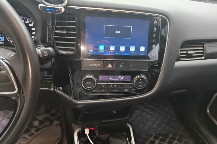 Used Mitsubishi Outlander 2019 2.0L Two-Wheel Drive Comfort Edition 5 Seats China VI Standard Audio And AC Panel