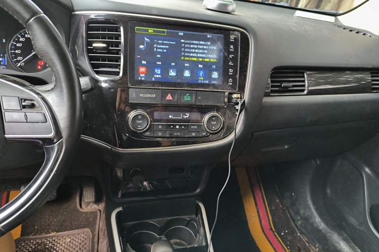 Used Mitsubishi Outlander 2019 2.0L Two-Wheel Drive Comfort Edition 5 Seats China VI Standard Audio And AC Panel