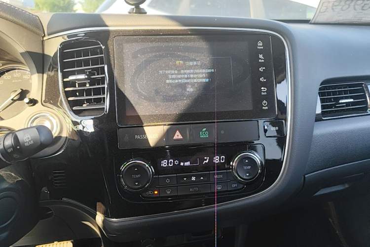Used Mitsubishi Outlander 2019 2.0L Two-Wheel Drive Comfort Edition 5 Seats China VI Standard Audio And AC Panel