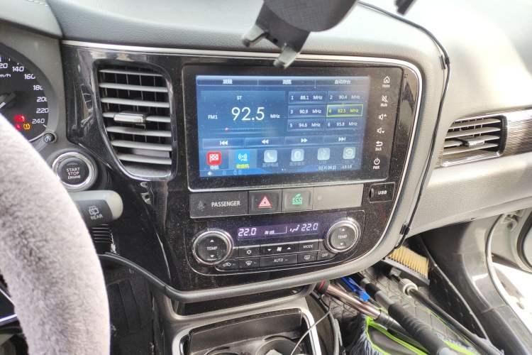 Used Mitsubishi Outlander 2019 2.4L 4x4 Zhi Xiang Edition 5 Seats China VI Standard Audio And AC Panel