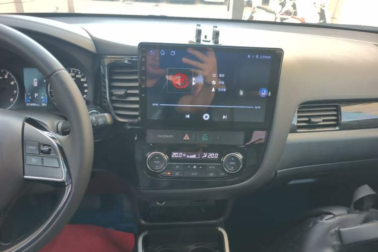 Used Mitsubishi Outlander 2019 2.0L Two-Wheel Drive Comfort Edition 5 Seats China VI Standard Audio And AC Panel