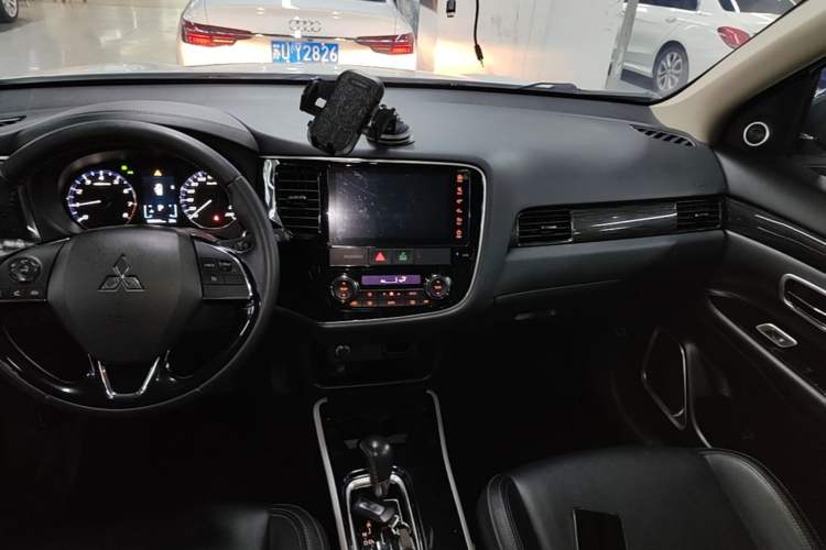 Used Mitsubishi Outlander 2019 2.0L Two-Wheel Drive Comfort Edition 5 Seats China VI Standard Audio And AC Panel