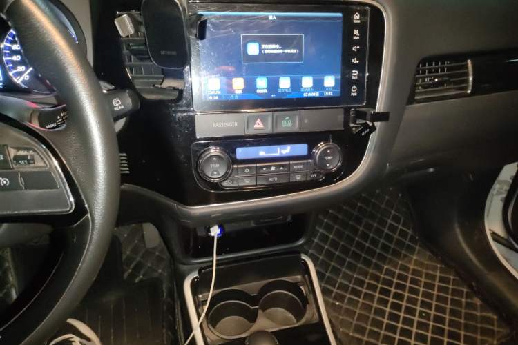 Used Mitsubishi Outlander 2019 2.0L Two-Wheel Drive Comfort Edition 5 Seats China VI Standard Audio And AC Panel