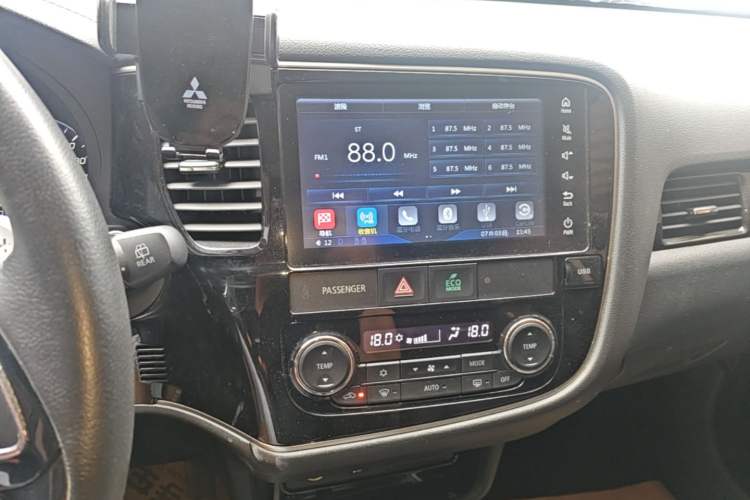 Used Mitsubishi Outlander 2019 2.4L 4x4 Zhi Xiang Edition 5 Seats China V Emission Standard Audio And AC Panel