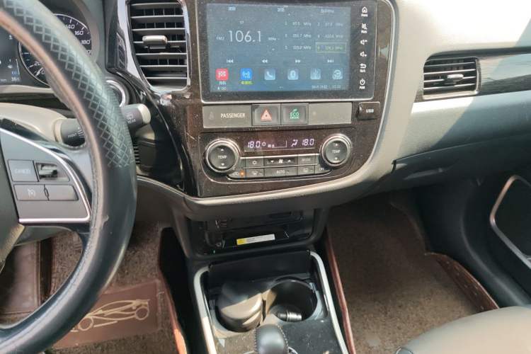 Used Mitsubishi Outlander 2019 2.0L Two-Wheel Drive Comfort Edition 5 Seats China V Standard Audio And AC Panel